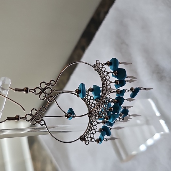 Turqoise and Silver Leaf Hoop Earrings. Excellent shape! - Picture 8 of 8